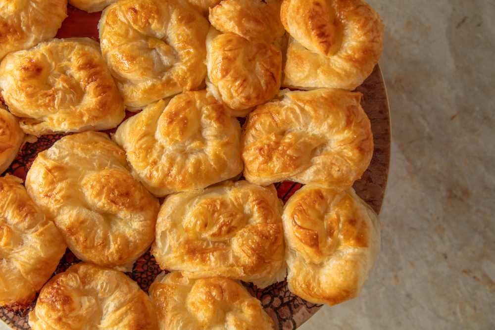 Üç Peynirli Puf Börek